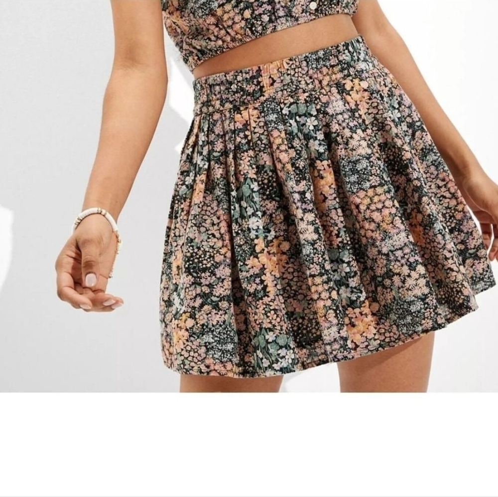 American Eagle floral mini skirt
